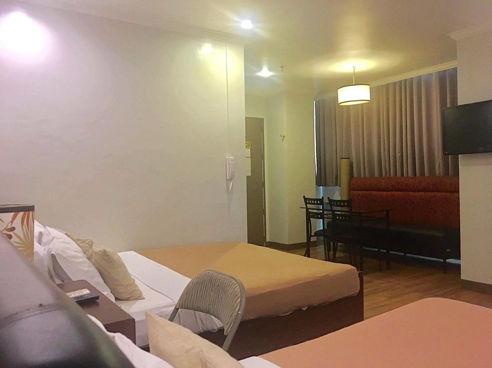 Hotel Tiffany Laoag Exterior foto